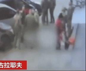 全家男丁被抓上战场全部阵亡，女子绝望之下在征兵处自爆
2025年2月14日，乌克