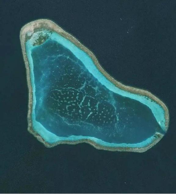 不要再说给黄岩岛填岛了，这是不现实的，我们只能守，黄岩岛周围，出了泻湖范围，水深