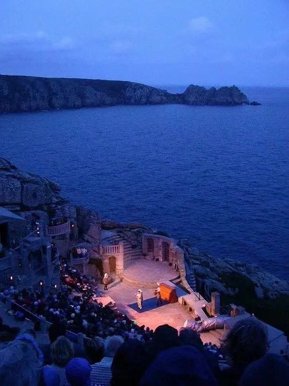 全球十大最美剧院之一🇬🇧悬崖上的露天剧院
