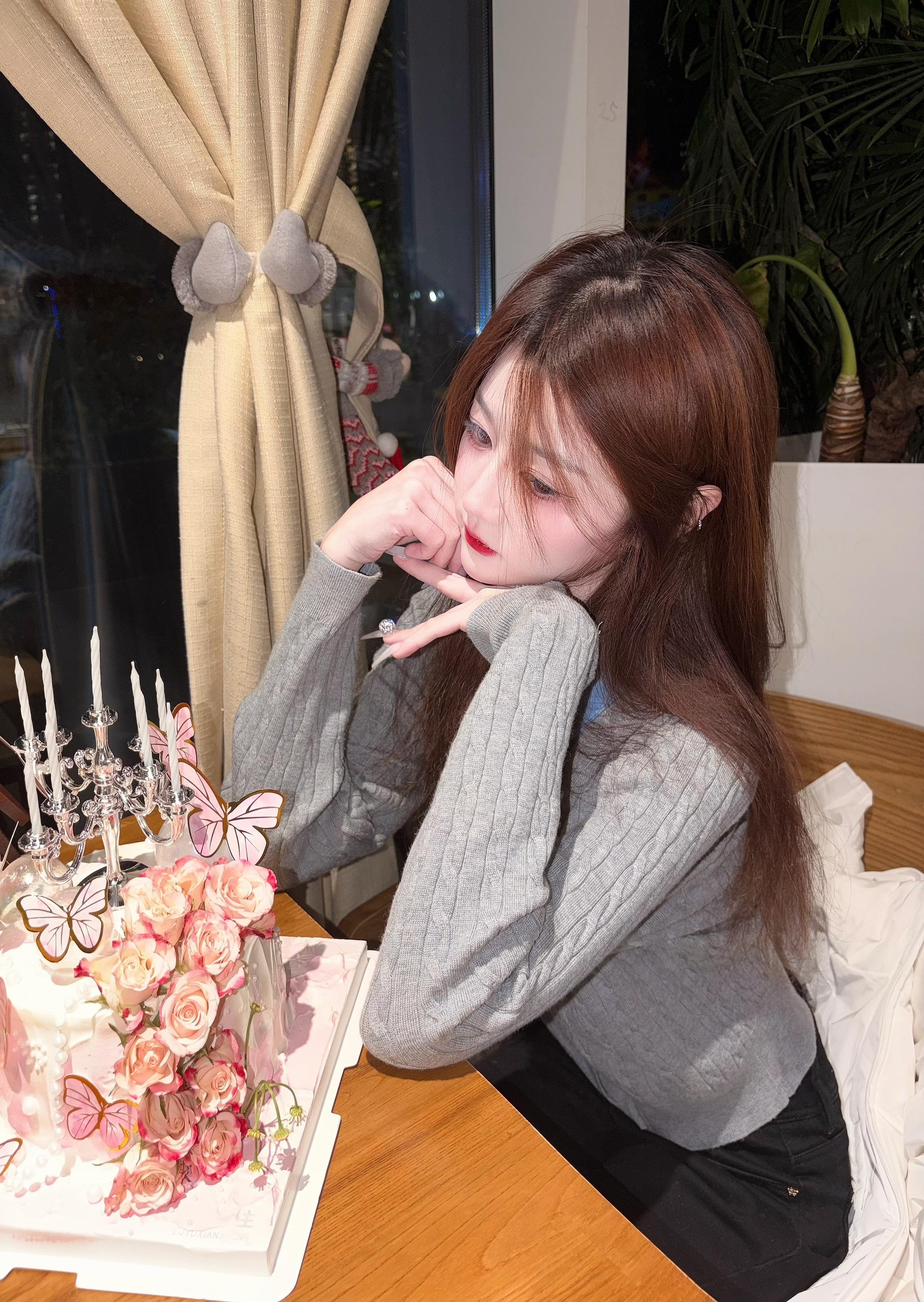 有个可爱的人正在读我的文案