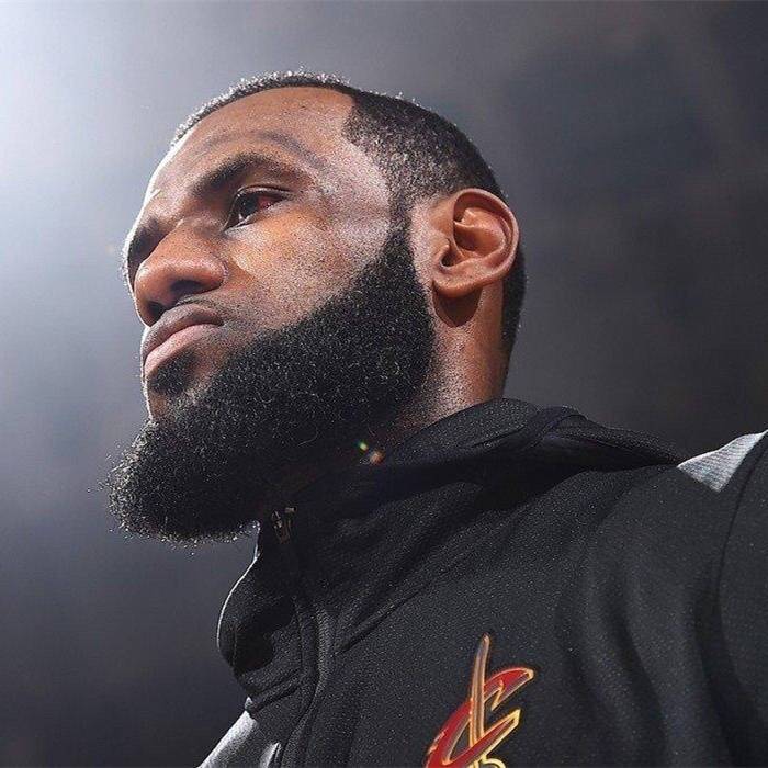 “当我跨过沉沦的一切，向着永恒开战的时候，你是我的军旗。”           