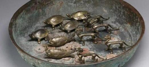 这回西安的考古发现，可真把人看傻眼了！一座沉睡了上千年的唐代大墓，竟然在狭小的腰