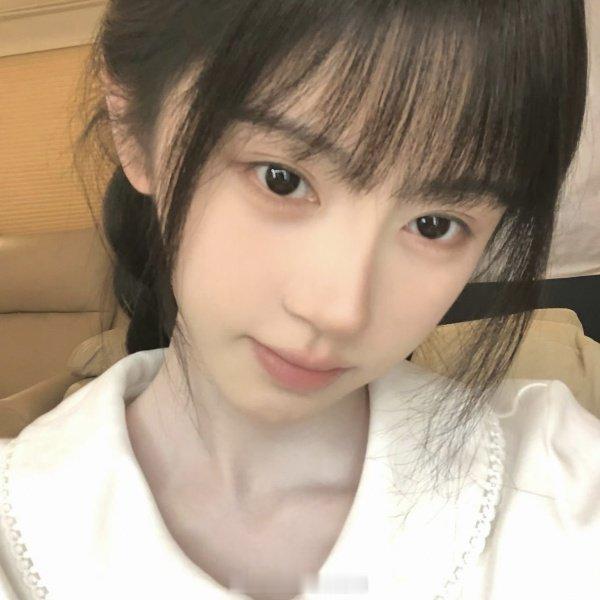 鞠婧祎 jjy鞠婧祎来战jjy鞠婧祎阿黛“玫瑰之所以是玫瑰，是风与光的眷顾，更是