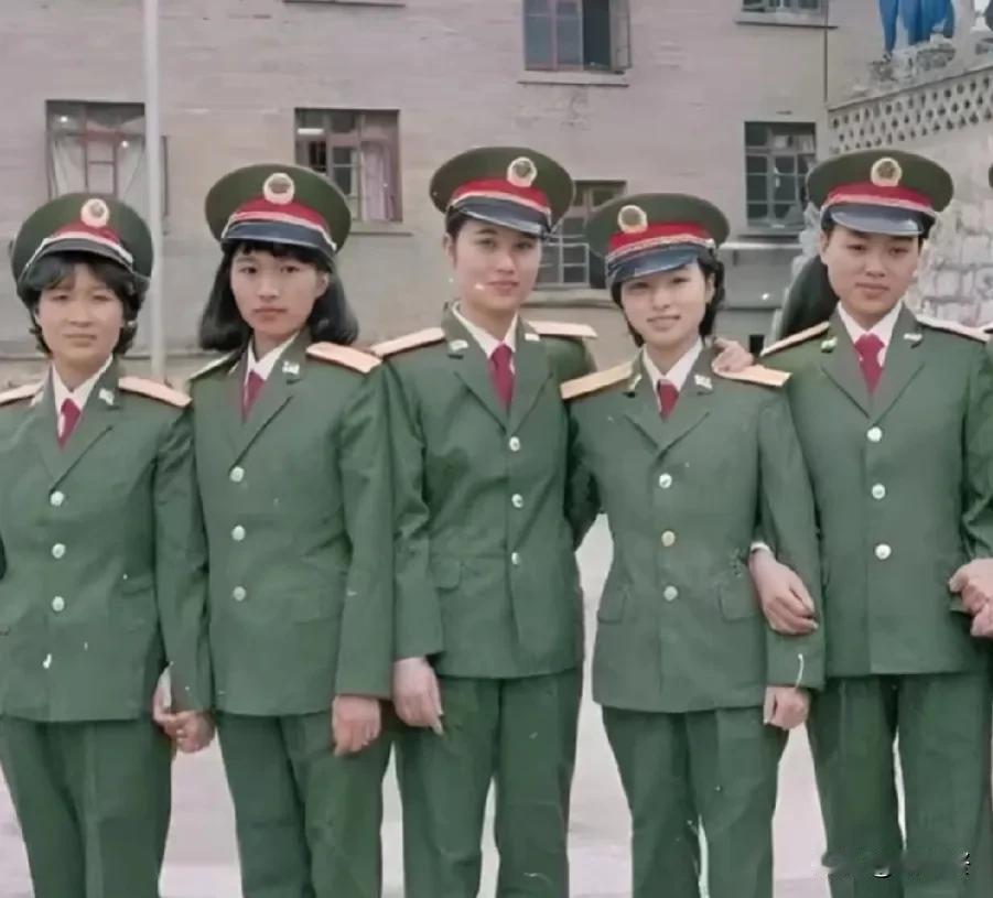 1988年陆军第67野战医院护士合影留念！
陆军第67野战医院的驻地在云南省文山