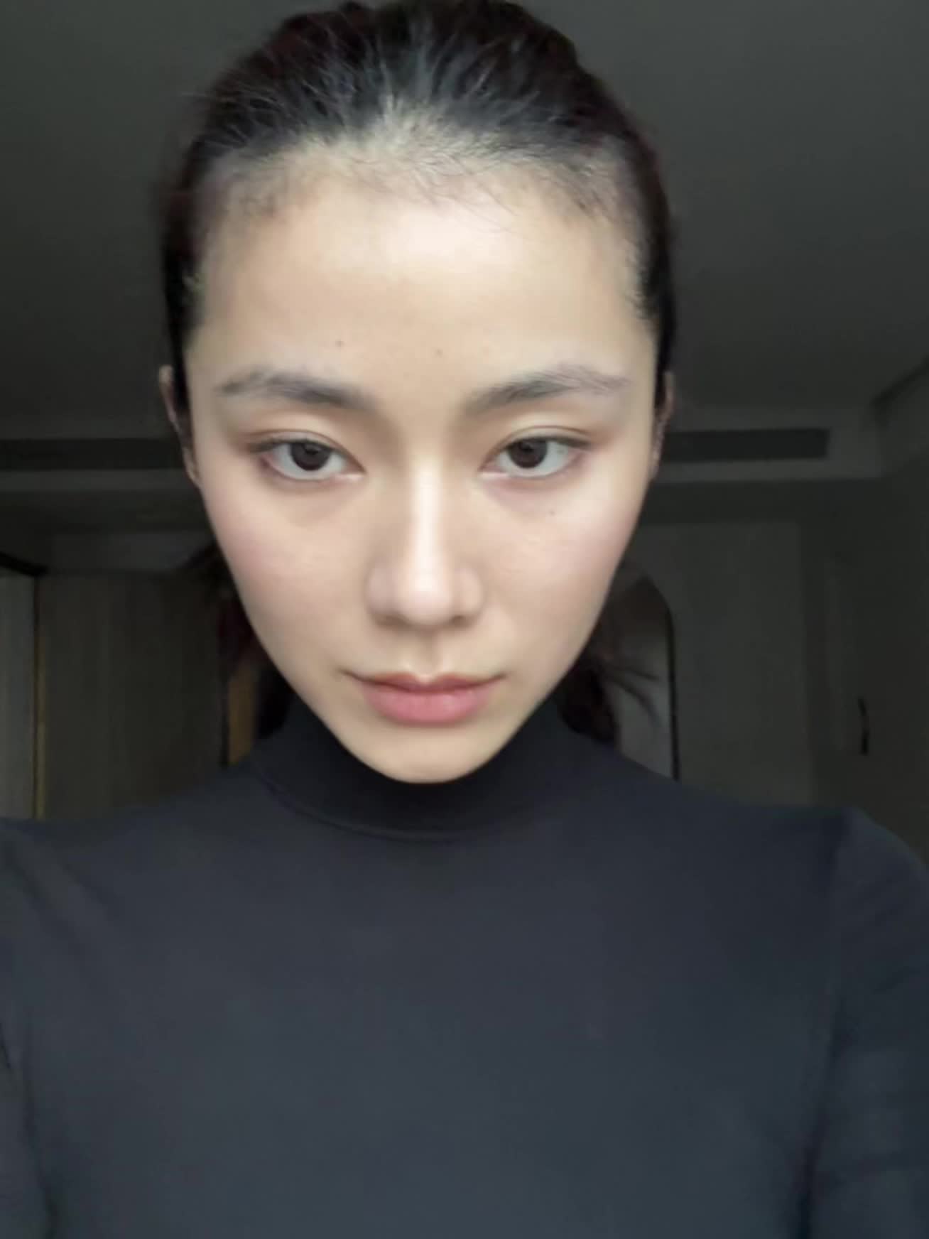 今天是怎么了 觉得自己的脸今天出奇地美丽
