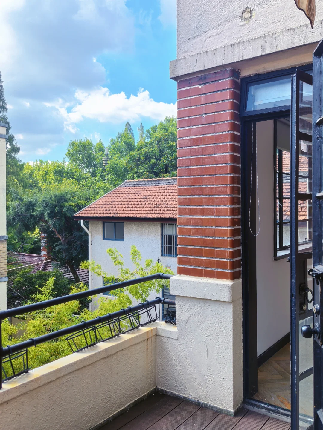 很难不吐槽，这房子卖一个亿太贵了吧？