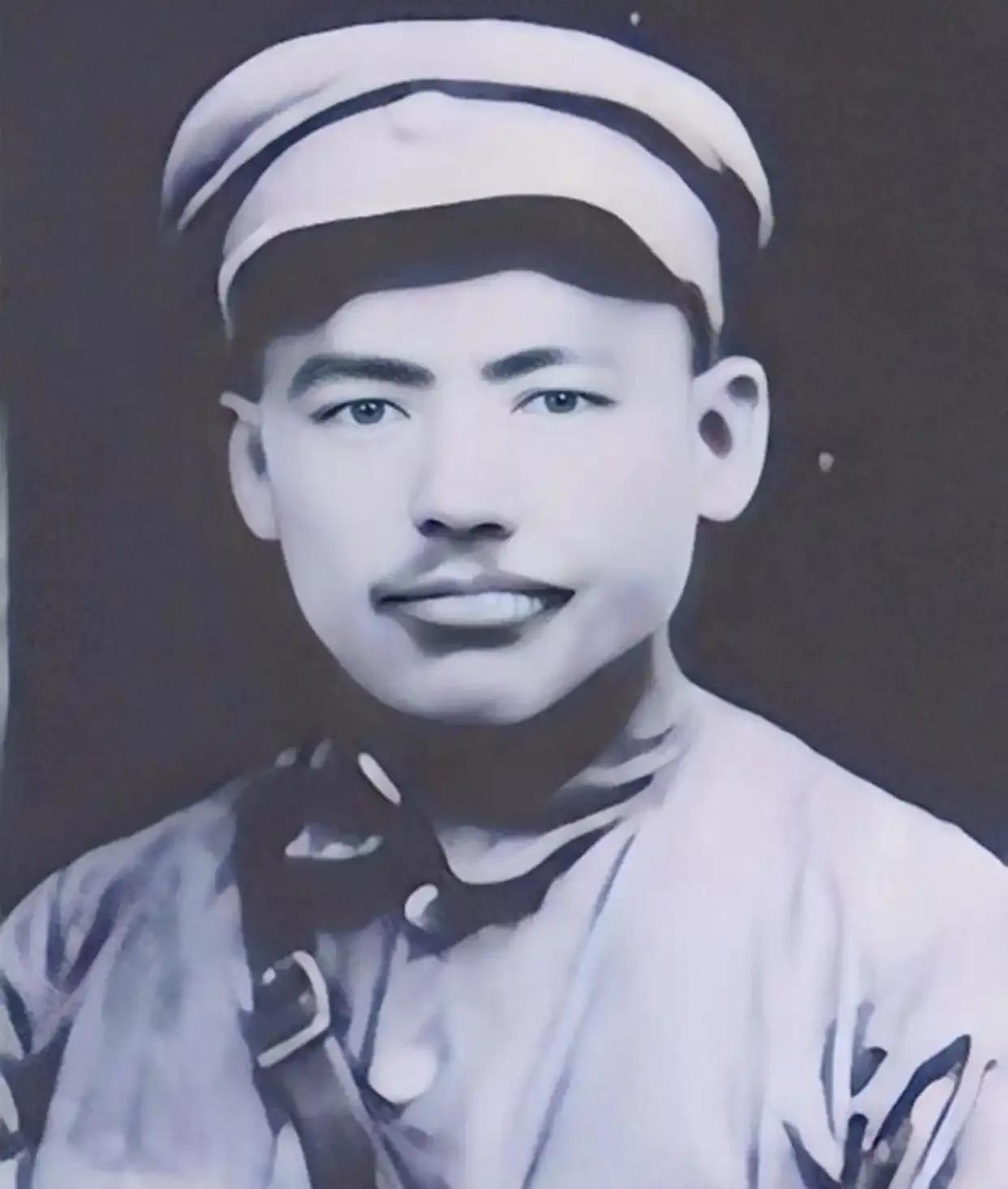1949年，青海解放后，马步青认为故土难离，不愿意和马步芳出国，又不想去台湾寄人