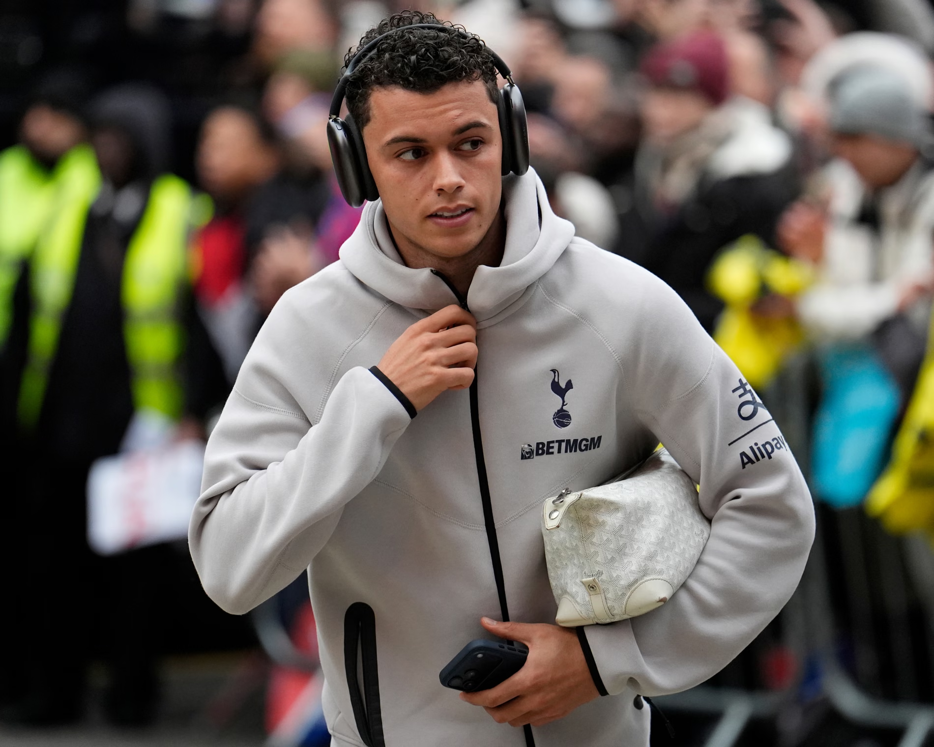 🥈卫报Ed Aarons，水晶宫已与热刺就布伦南的转会达成俱乐部纪录的3500