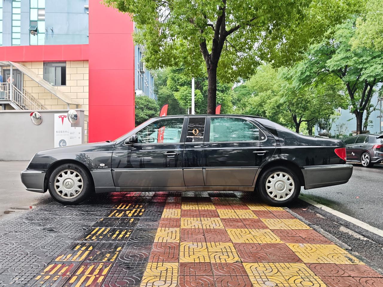 超过20年车龄的二手豪车你还会开吗？[灵光一闪]
公司的收购小伙伴收回来这个稀罕