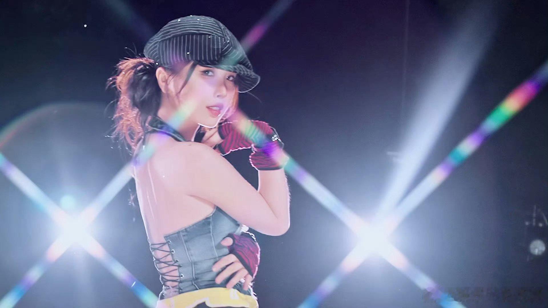 虞书欣领衔主演双轨MV双轨限定F4MV 千禧复古风狠狠拿捏！双轨F4和虞书欣同台