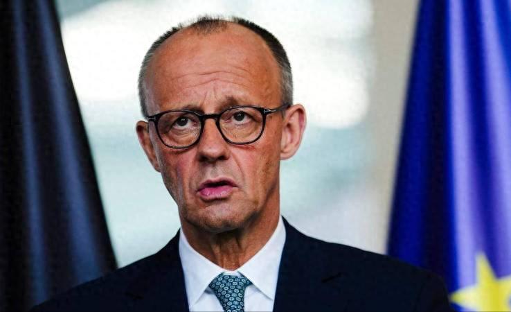 这德国总理前脚刚骂完美国"打仗没脑子"，后脚自家防长就甩出一份扩军计划——喊了好