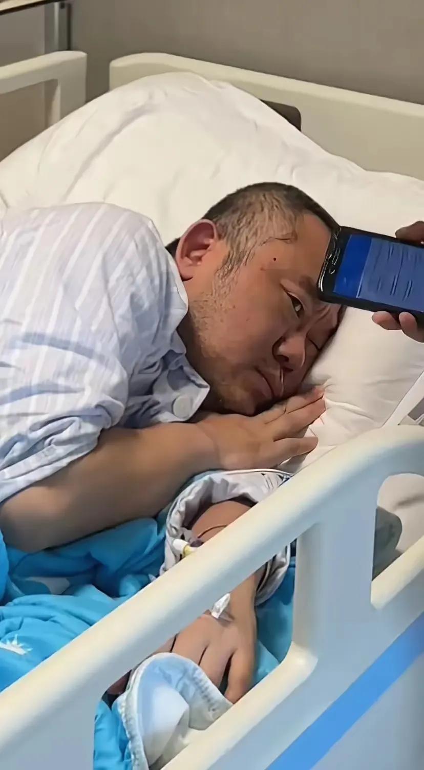 >涂磊病了，生病期间病容憔悴。但只要照片消息一出来，基本上相当于诸葛亮借箭的草船