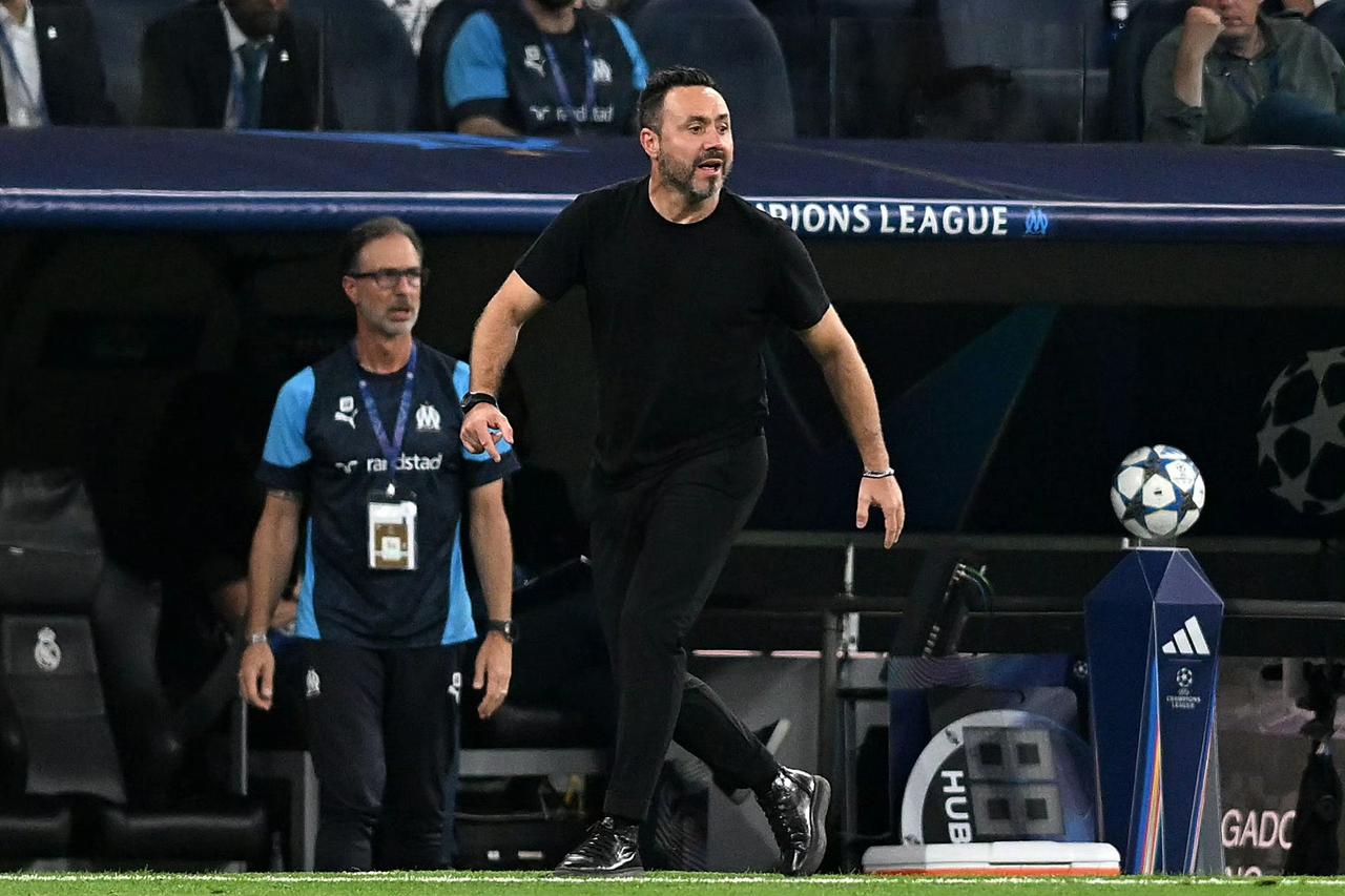 刚从马赛下课的德泽尔比要去热刺吗？
据报道，最近德泽尔比和热刺联系密切，即将签订