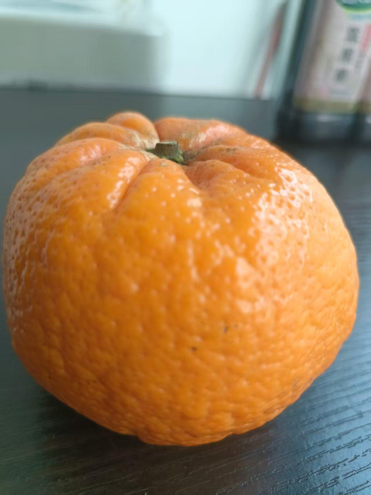 前天网购了5斤沃柑，不太满意。吃一堑长一智，以后到了4月份，就不要再买沃柑了。这