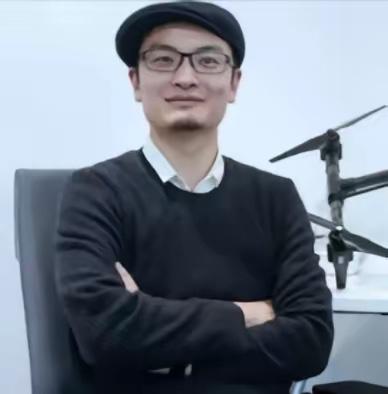 汪滔这人，真算是把"硬气"两个字刻进DNA里了。

老美一口气给他开了20亿罚单