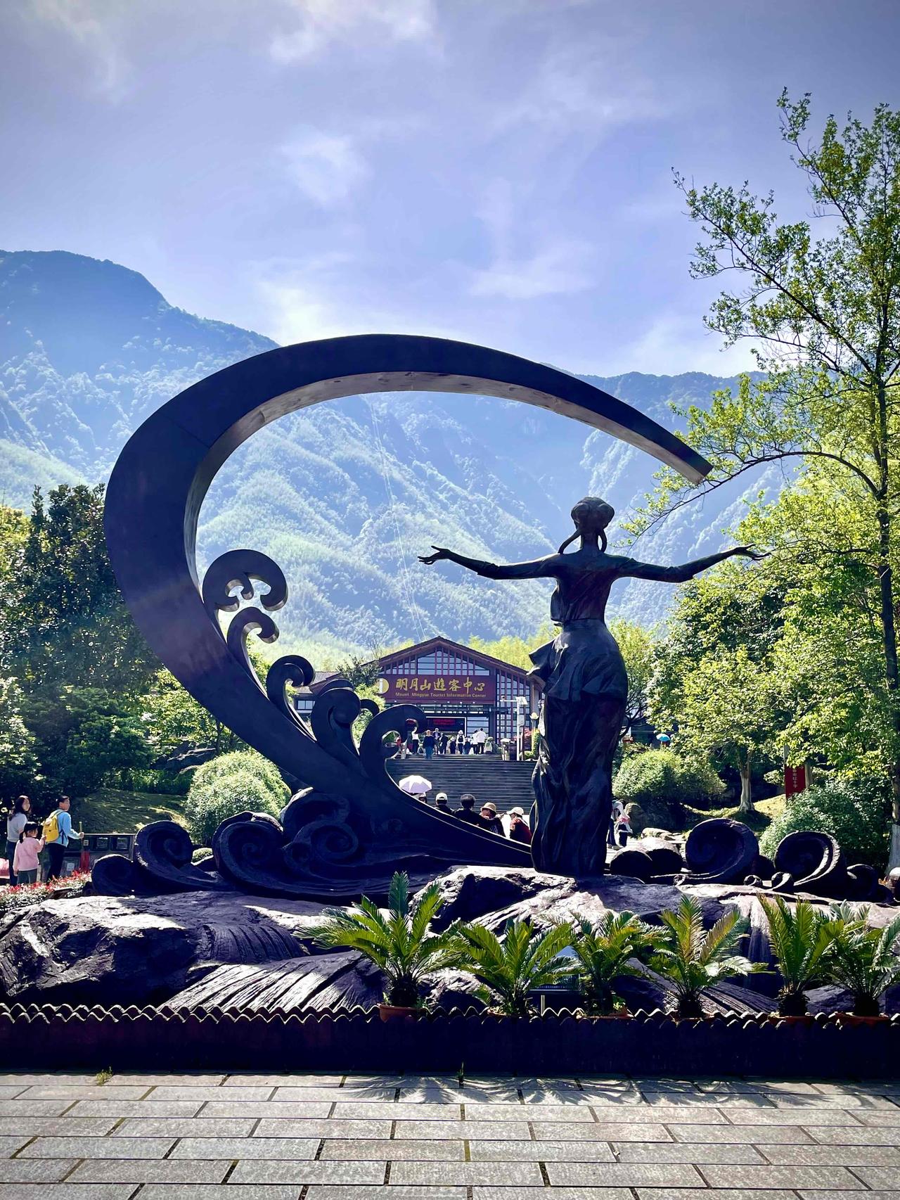 分享一张自然风景的照片《明月山》江西宜春明月山是国家5A级旅游景区。集自然风光与