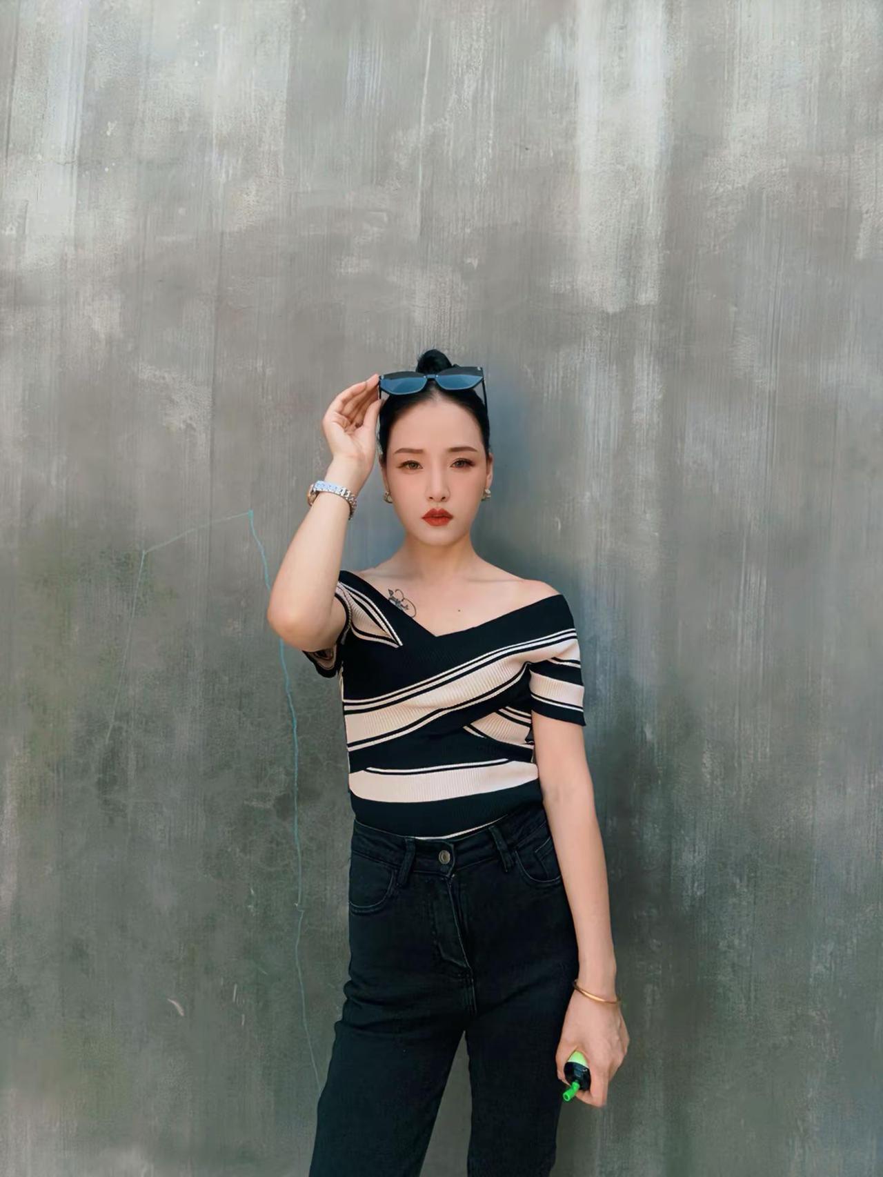经典条纹，自带松弛酷感🖤。时尚女装 修身显瘦上衣   高级感穿搭气质女装