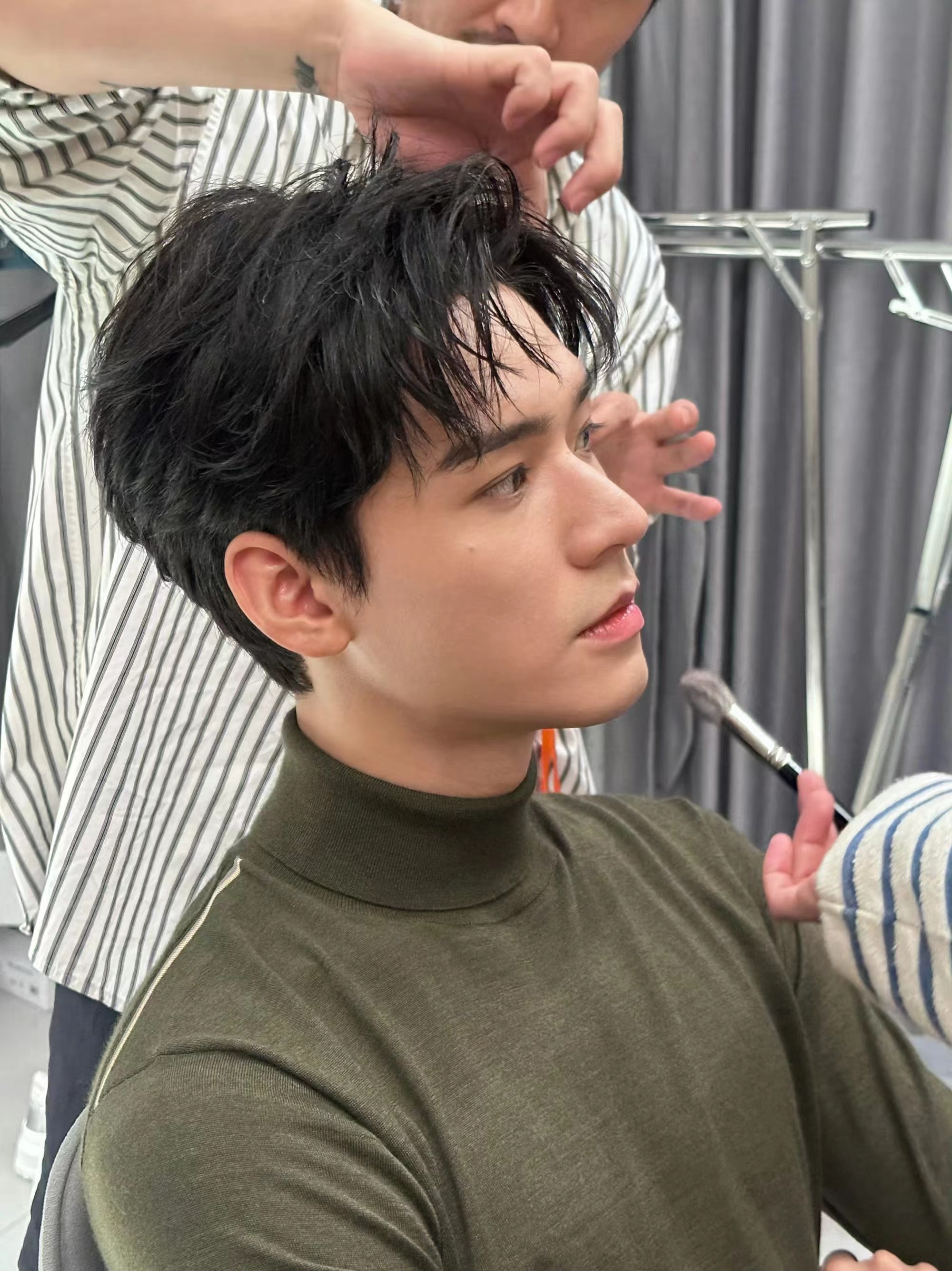 #龚俊反季节穿搭##龚俊高领打底衫#龚俊反季节穿搭，爱了 ​​​