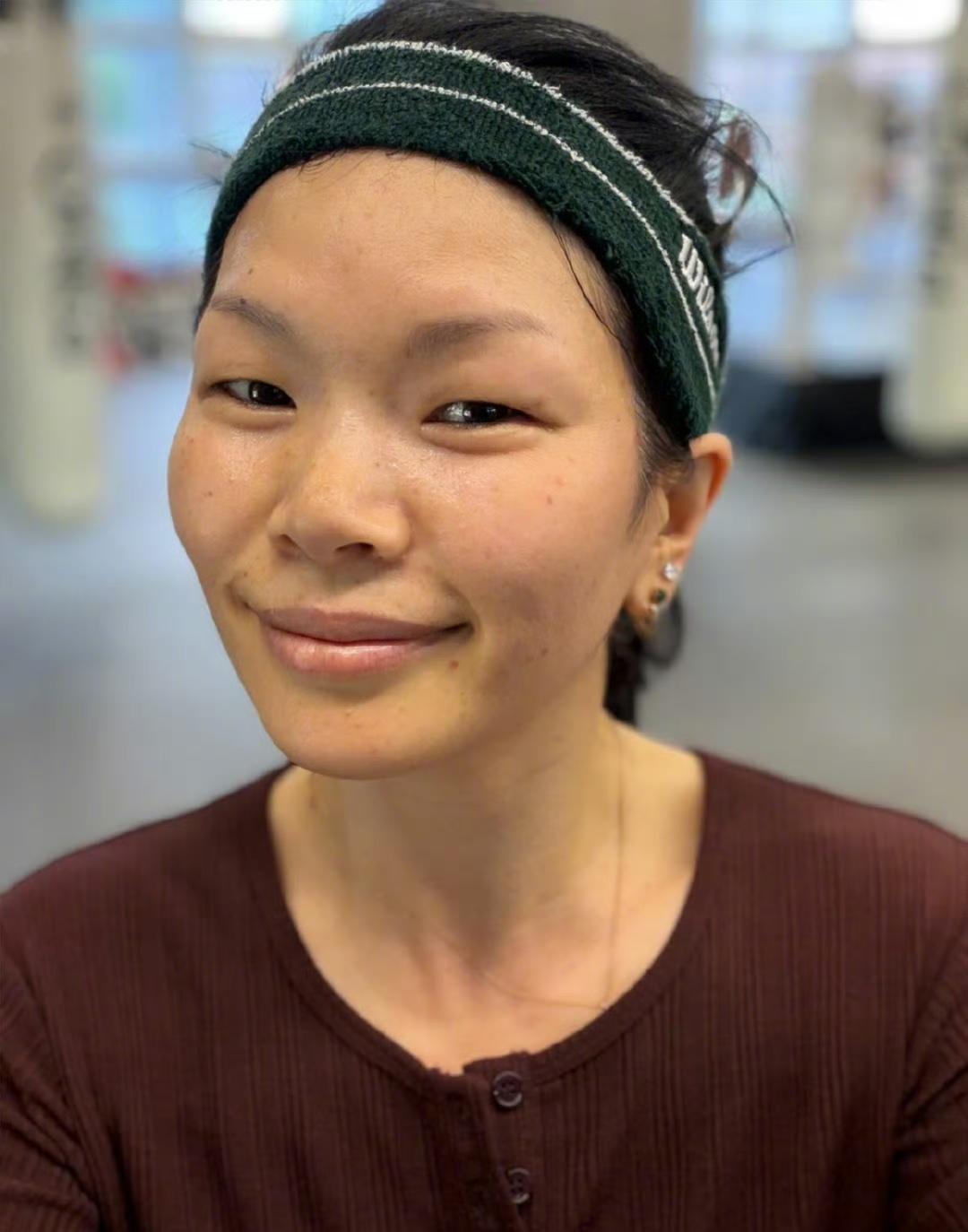 越来越喜欢吕燕
独立自信的一个女性
她又在偷偷自律了……

昨天5月5日吕燕发文