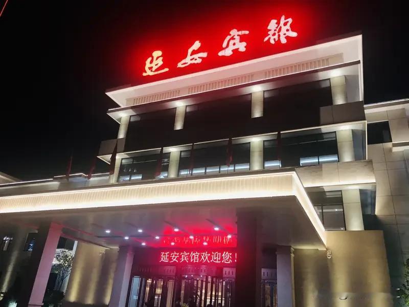 《父母爱情》让人百看不厌，原因太多了。这部剧没有跌宕起伏的狗血剧情，只有满满的烟