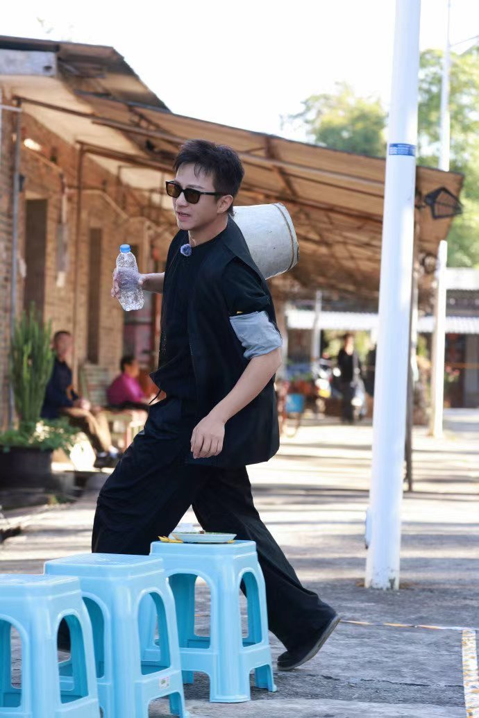 邓超40多岁正是叛逆的时候邓超40多岁正是叛逆的年纪  邓超四十多岁叛逆属性直接