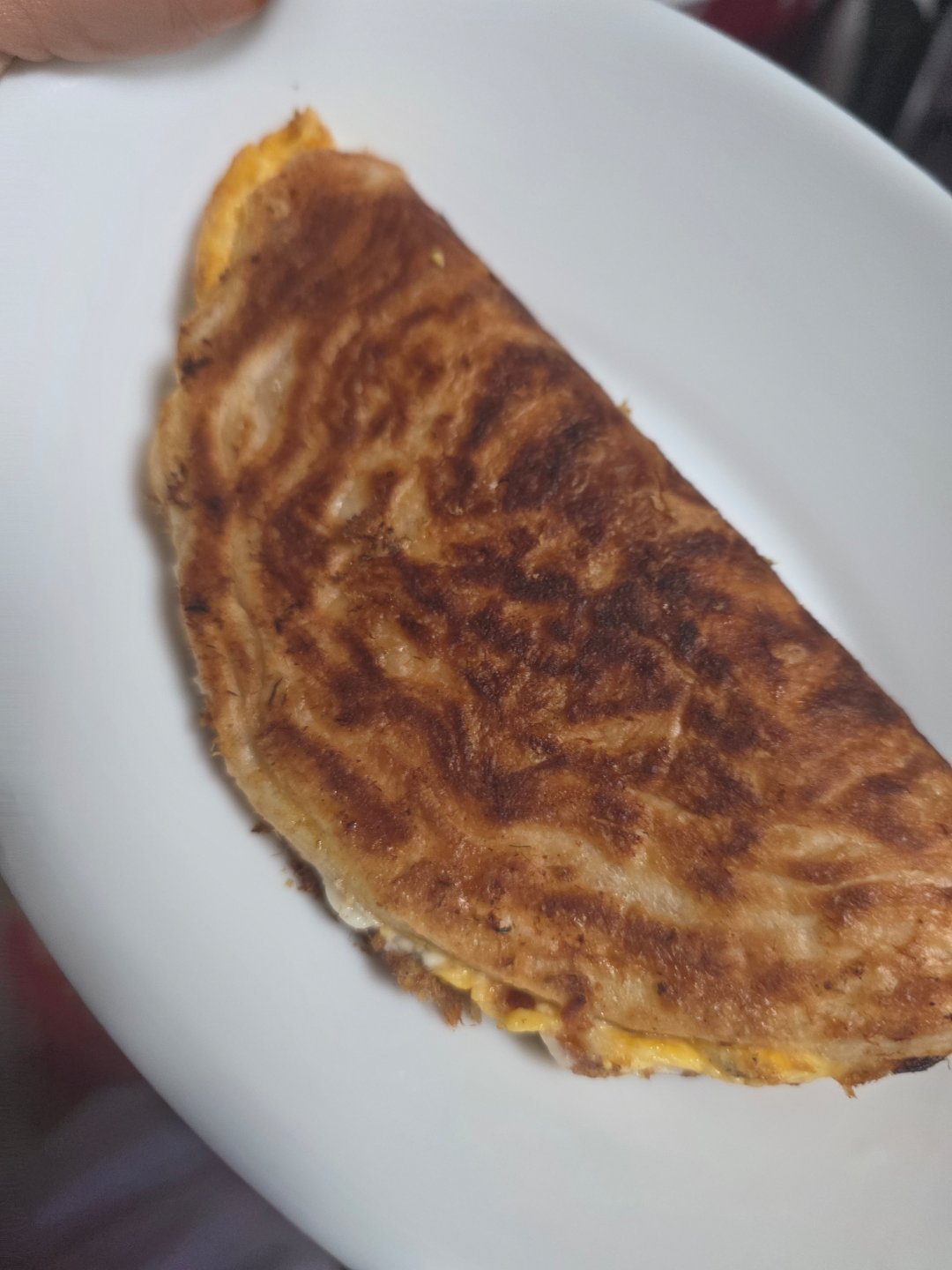 起床煎了个芝士肉松鸡蛋手抓饼做早餐
