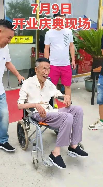著名相声表演艺术家杨少华先生去世了，按说90多岁了，也属高寿了，但老先生的去世却