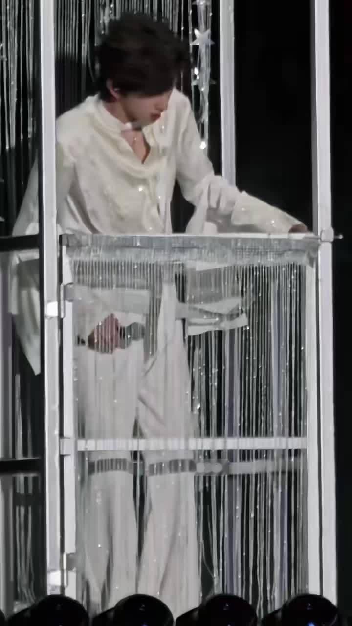 陈浚铭就这样一直挥手陈浚铭恐高  陈浚铭恐高，陈浚铭就这样一直挥手，看到在高高的