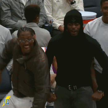 今天的场边搞笑一幕，做成GIF大家可以存表情包了😂雷霆 雷霆战胜奇才 雷霆vs