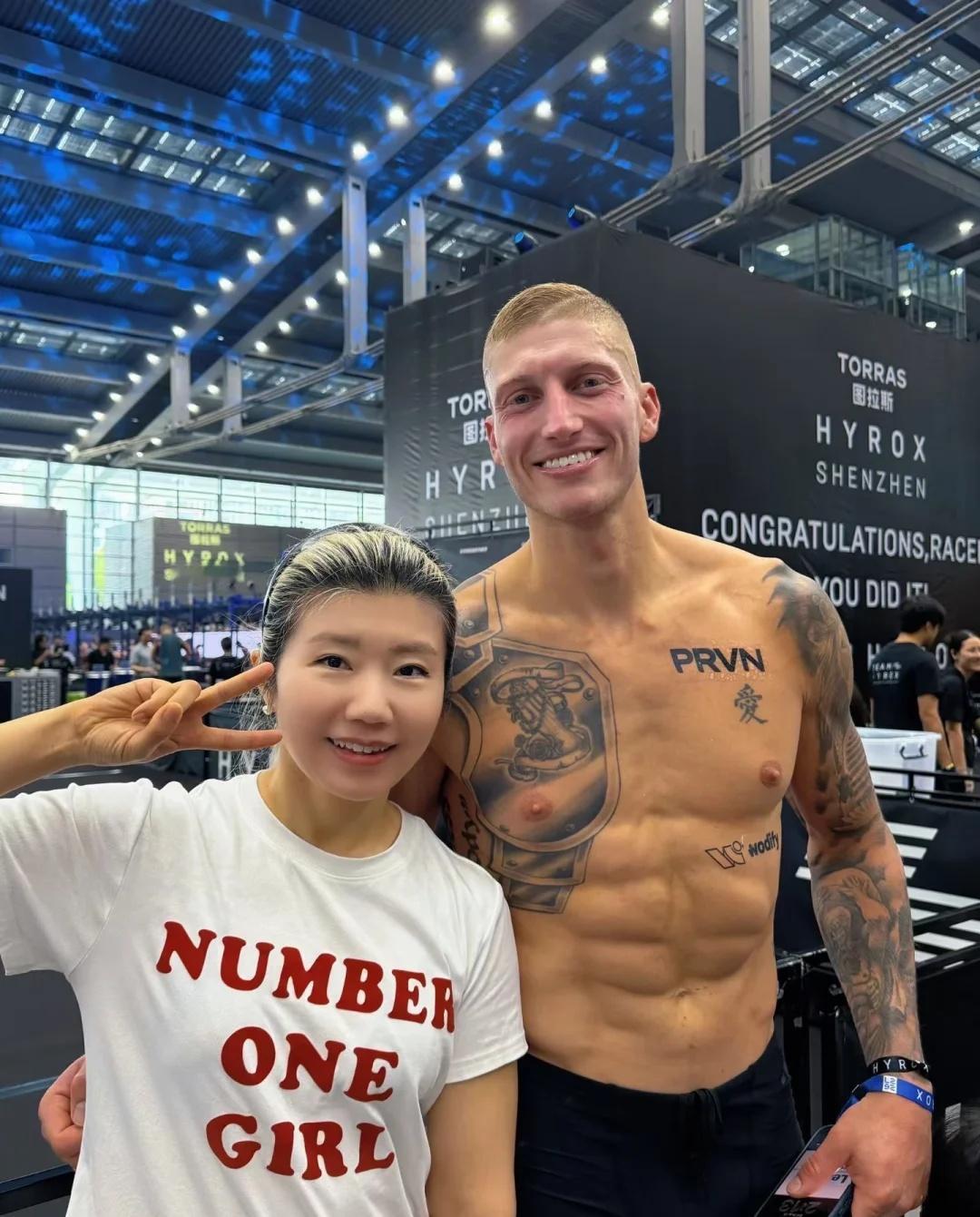 这观众票很值了！
明天早上 10:10 上场！今天看到偶像在营业！
在比赛的时候
