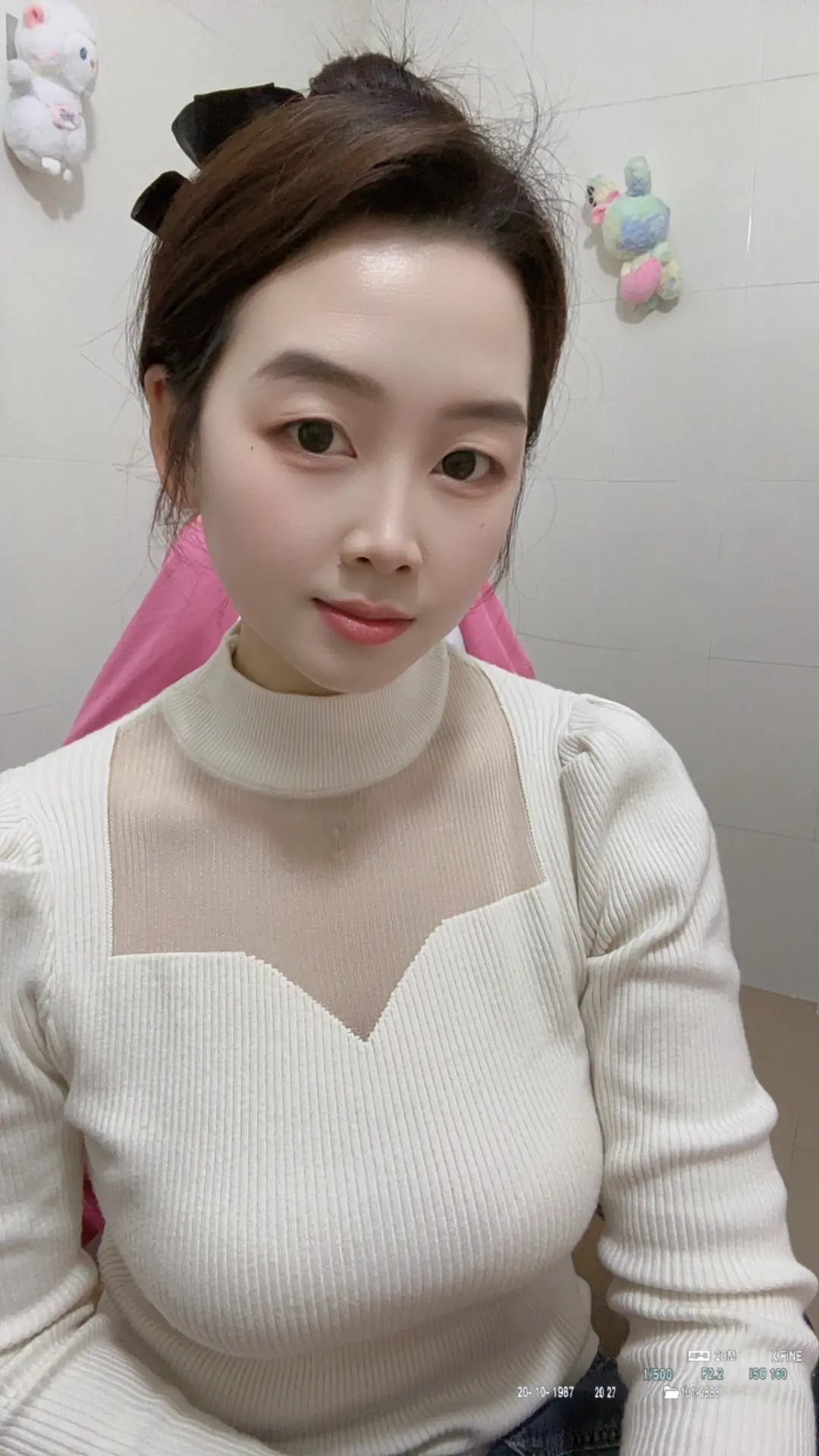 我可以素颜朝天 邋遢不收拾 也可以浓妆艳抹 可以喝咖啡，可以喝酒，可以...