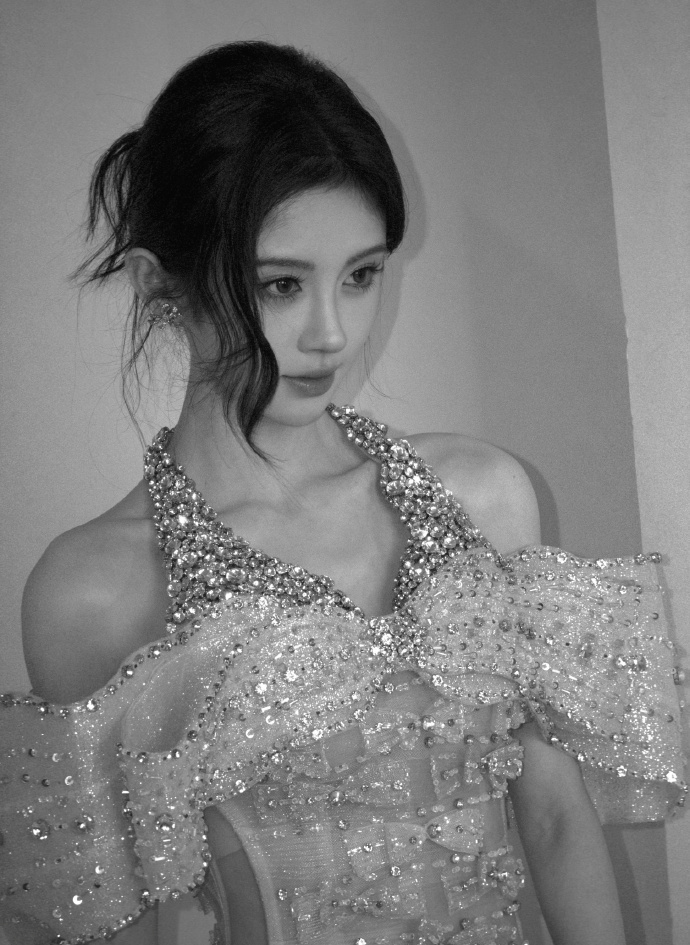 鞠婧祎完全是学姐妈咪宝宝老婆一体机 