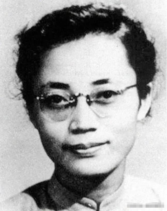 1950年，萧明华经历了无尽的折磨，得知即将被敌人枪决的消息时，一个出乎意料的念