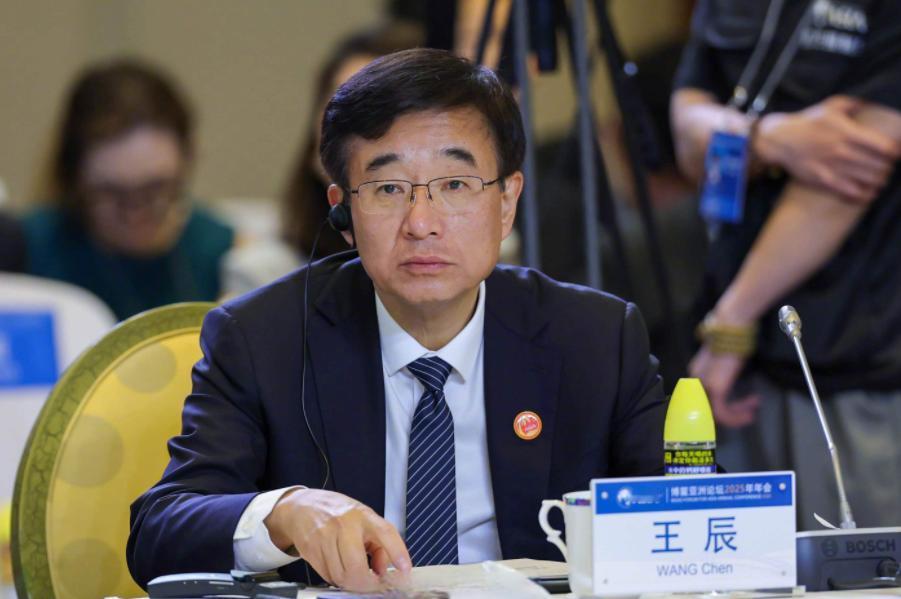 近日，王辰被免去中日友好医院院长、中国工程院副院长等多项职务。

这一变动并非简