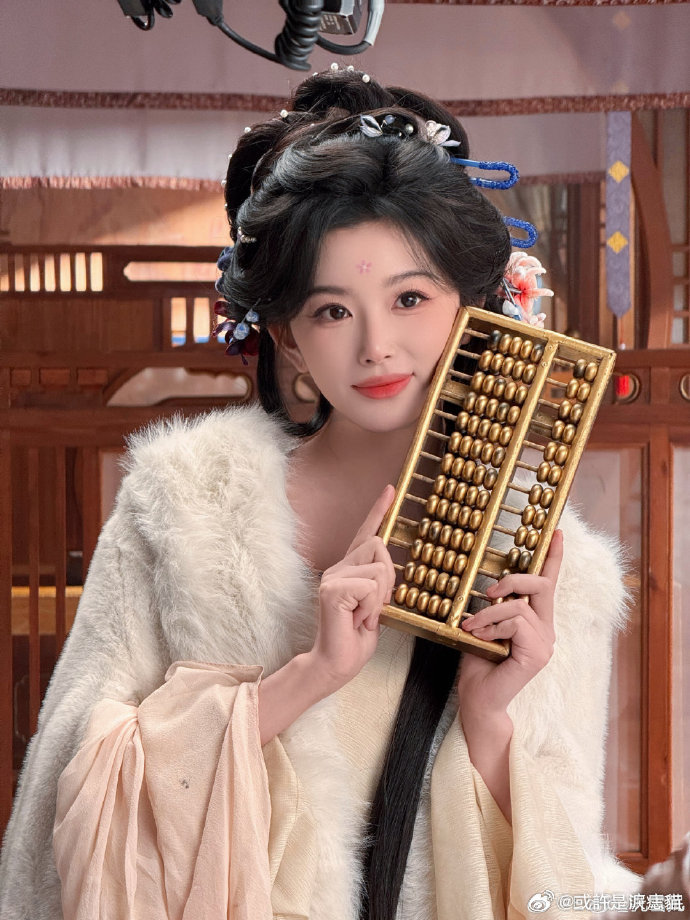 孔雪儿眼神戏孔雪儿的眼神层次感真的拉满！对峙齐旻时眼神硬气十足，可孩子成为软肋后