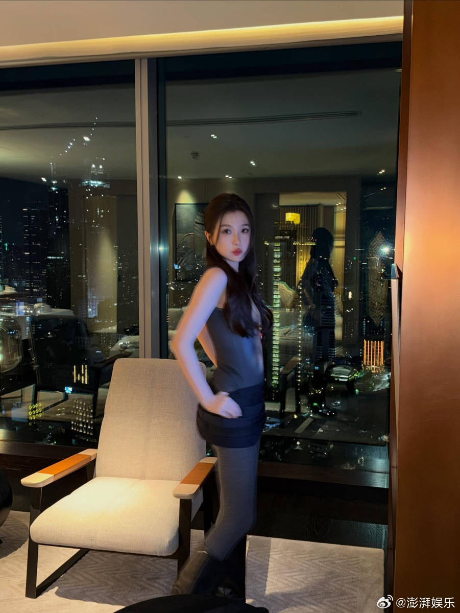 曝白鹿虞书欣绝交了资源重叠是顶流常态，可她们探班送药、喊话双女主合作，连粉丝都理