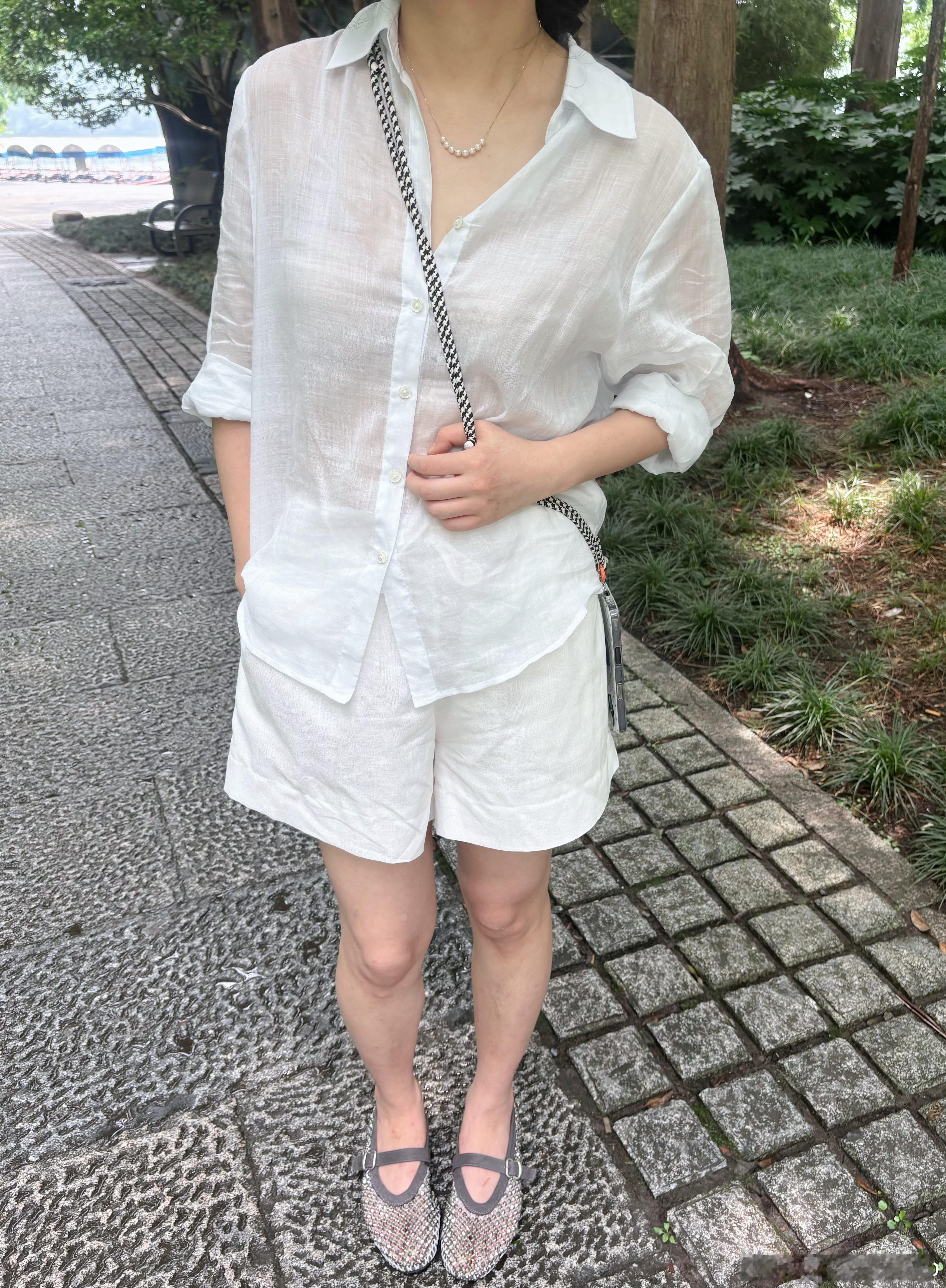 一身新品夏天还是最爱穿麻透气不闷汗穿了大半天，这个皱度是可以接受的 