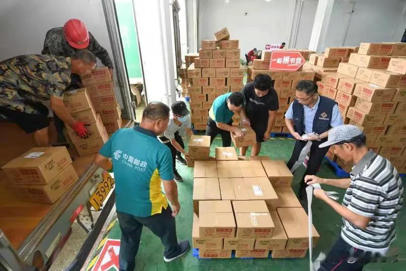 【退伍军人一天卖出200万枚土鸡蛋 带动近千贫困户增收】8月17日，安徽枞阳县，