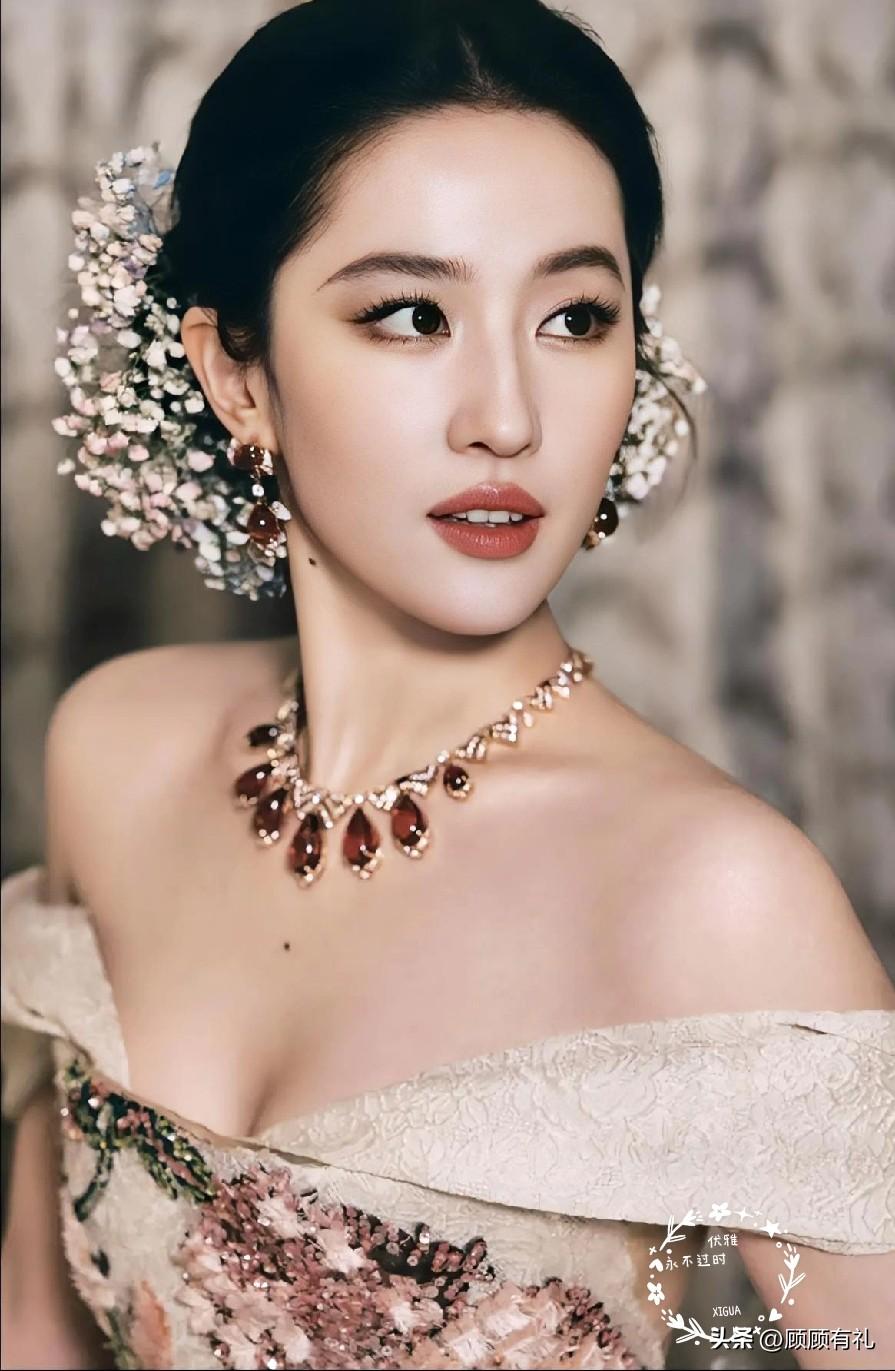 刘亦菲38岁了，至今未婚，为什么呢？

一个是她喜欢的男人不可能会主动追求她的，