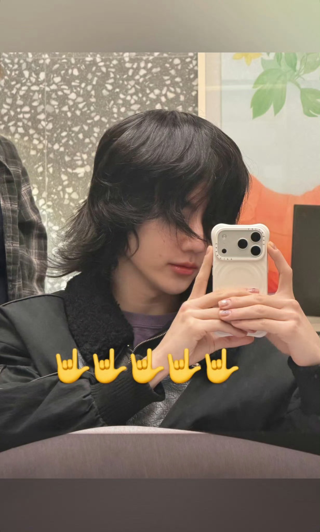 章昊weverse更新 狂野男孩来啦 哇哦这是接发了？