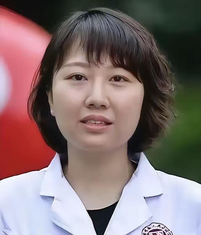 听说她终究还是决定留下来。

说真的，换作是我，大概率早已经逃之夭夭。递交辞呈，