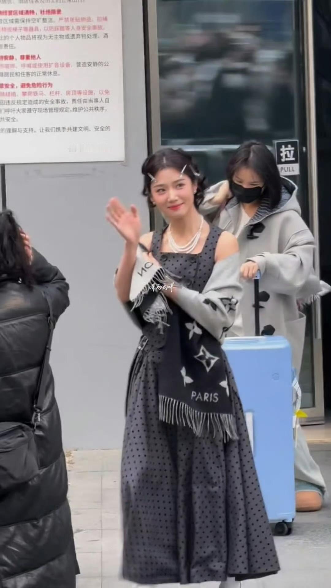 今天是民国千金晓晓，卢昱晓民国千金风造型太美了！ 