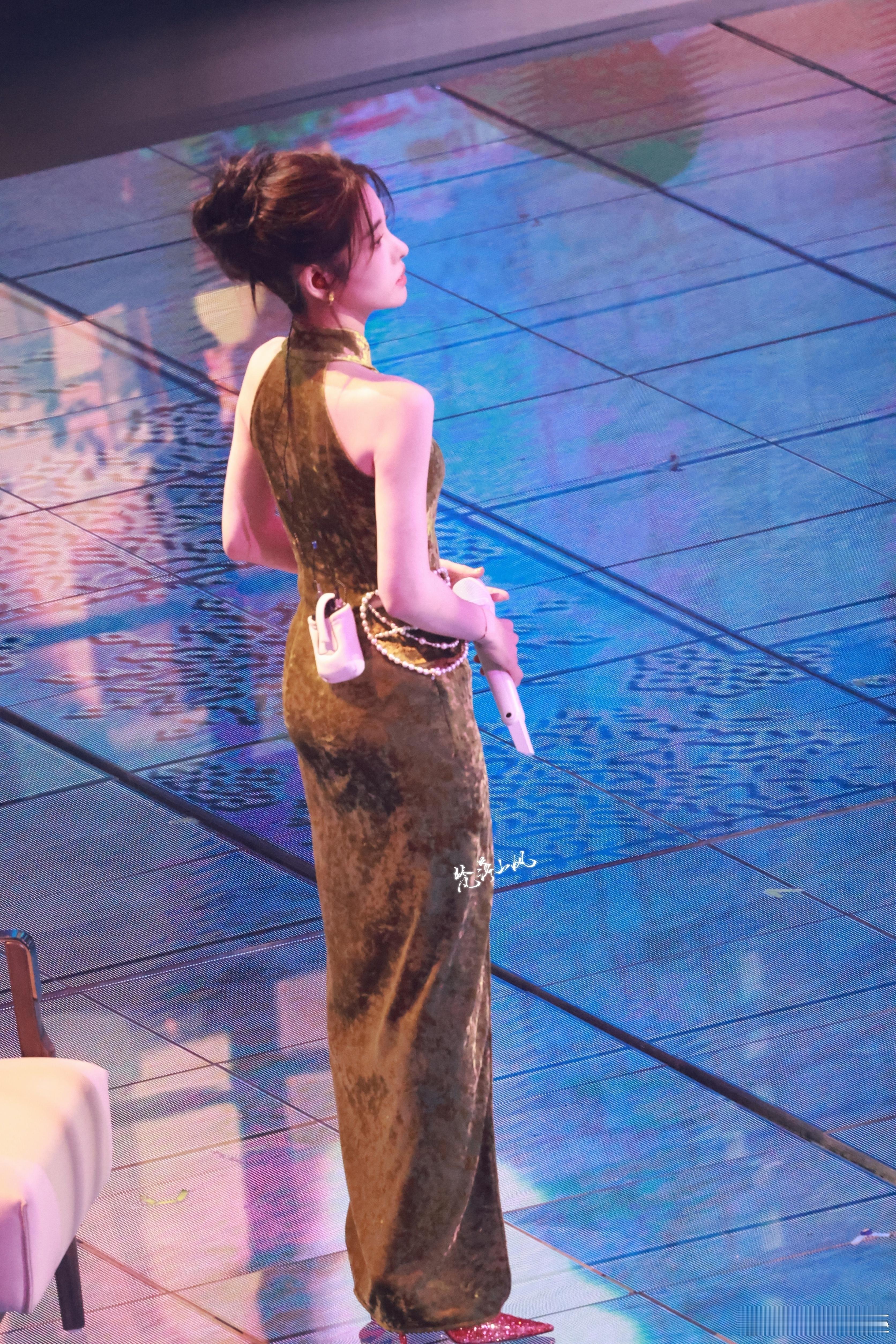 张碧晨 庆功宴张碧晨舞台生图好美的妈咪 