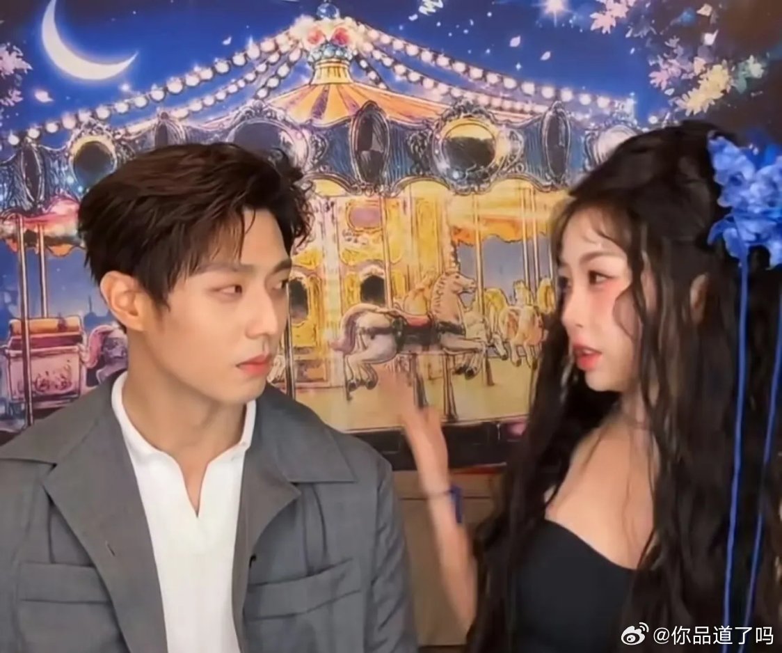 虞书欣和陈靖可合体直播，看得出来片方依旧不愿放弃这部热度持续下滑的《灿如繁星》。