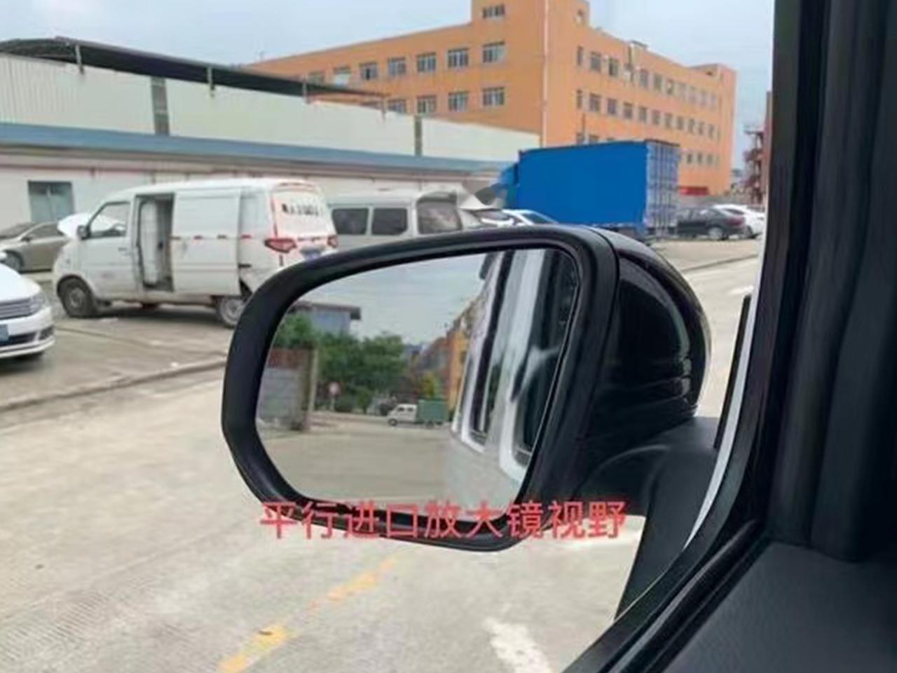 有没有发现平行进口车，美规、加版的奔驰GLS450左侧后视镜会放大？其实只需要简