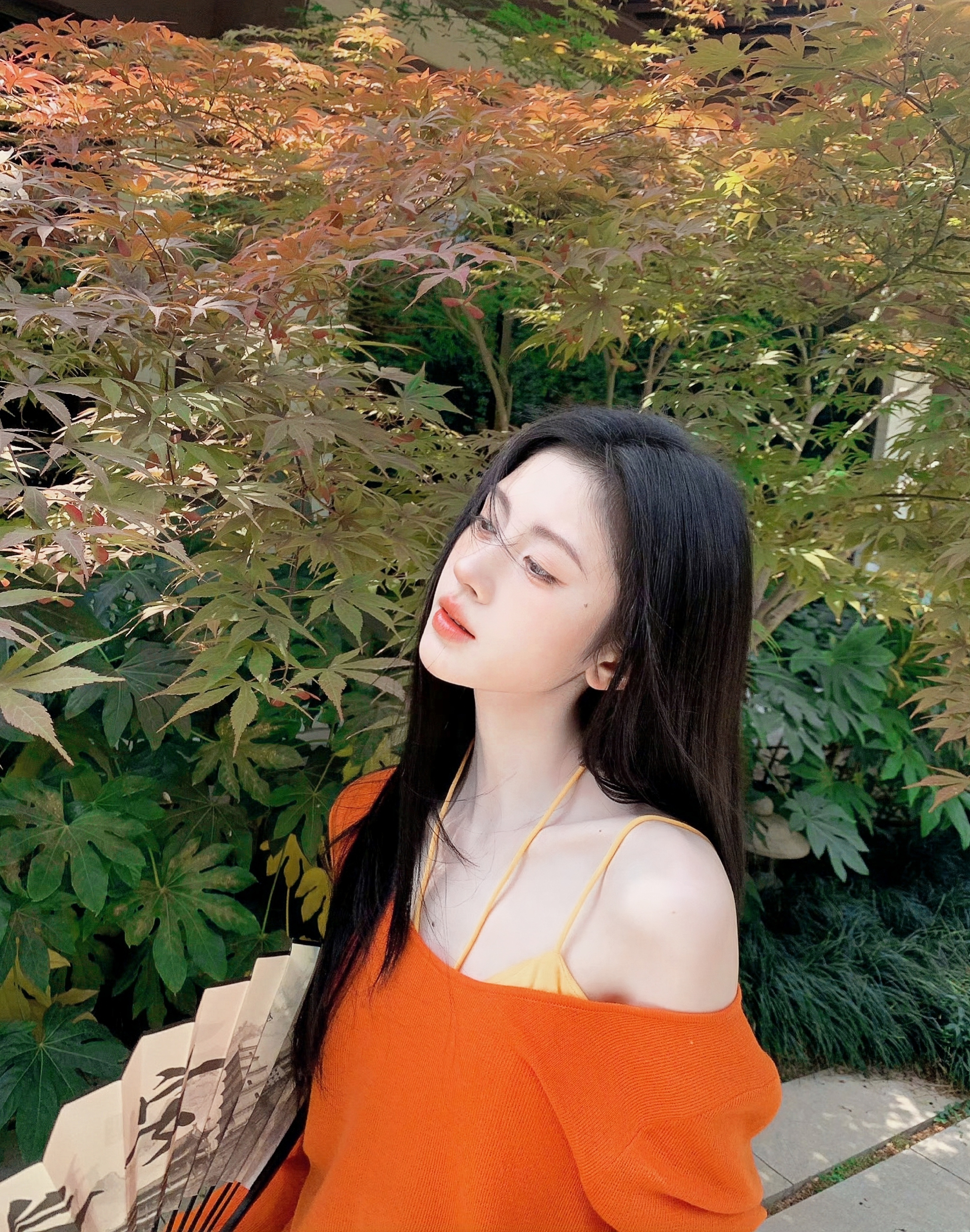 “绕姐姐转一圈算不算环游世界”鞠婧祎  专栏 · 产出◎修修修