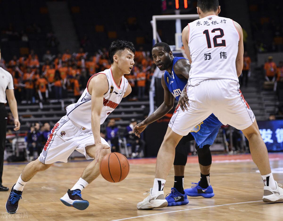 CBA将比赛改为单节10分钟，目的在哪？无非是想要和国际接轨，提升比赛节奏。
