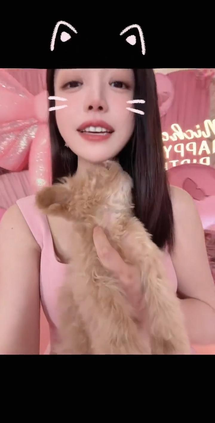 陈妍希生日直播好多活陈妍希0531生日快乐 姐你真的好接地气！直播吃米线、抱狗狗