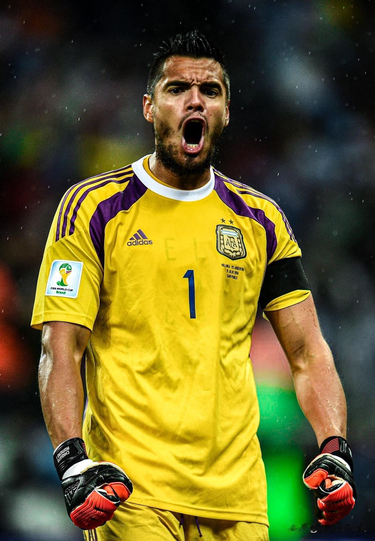 阿根廷传奇门将罗梅罗正式退役！

39岁的奇基托·罗梅罗从职业球员正式退役，但他