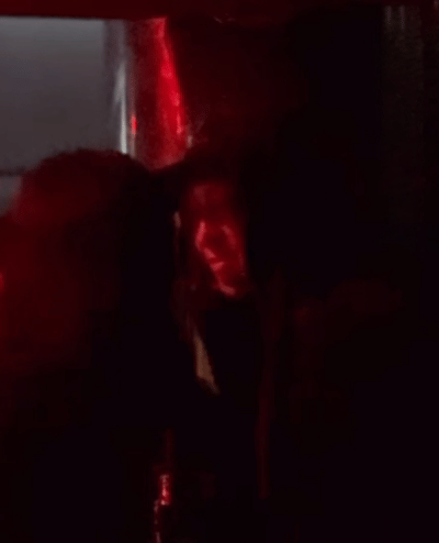 徐明浩在夜店搂美女我哥哥好无辜呀，正常社交都不让了，而且这个风评对女生非常不友好
